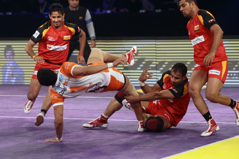 Pro Kabaddi 2016 : Puneri Paltan come back from behind against Bengaluru Bulls to reach semis