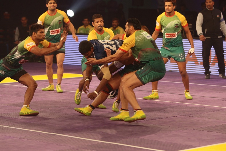 Pro Kabaddi 2016 | Patna Pirates oust Delhi to seal top spot