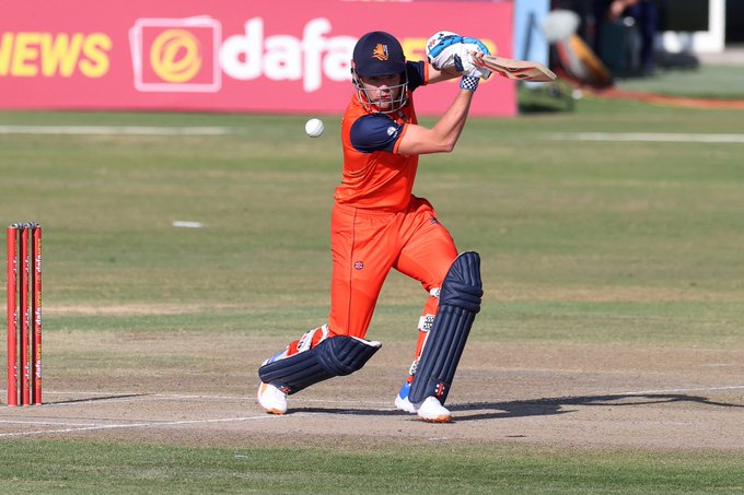 ICC World T20 | Twitter reacts as Regis Chakabva gifts lifeline to walking-off Bas de Leede with hilarious triple fumble