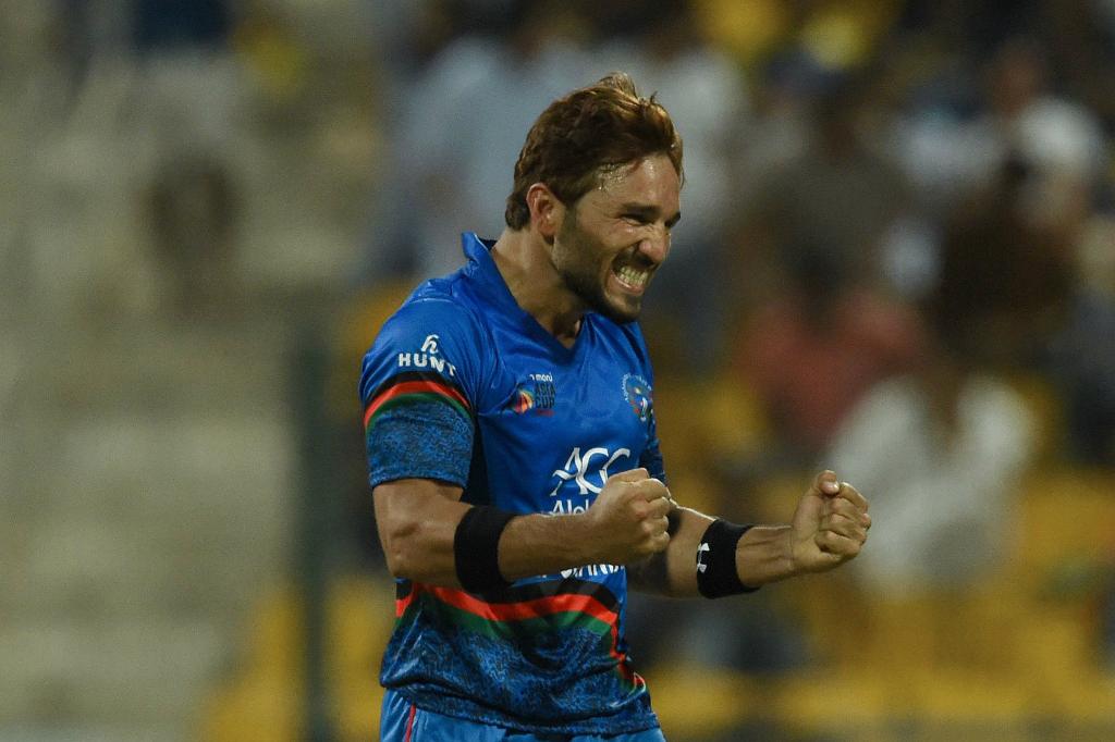 VIDEO | Gulbadin Naib costs Afghanistan four runs after ducking to a straightforward catch