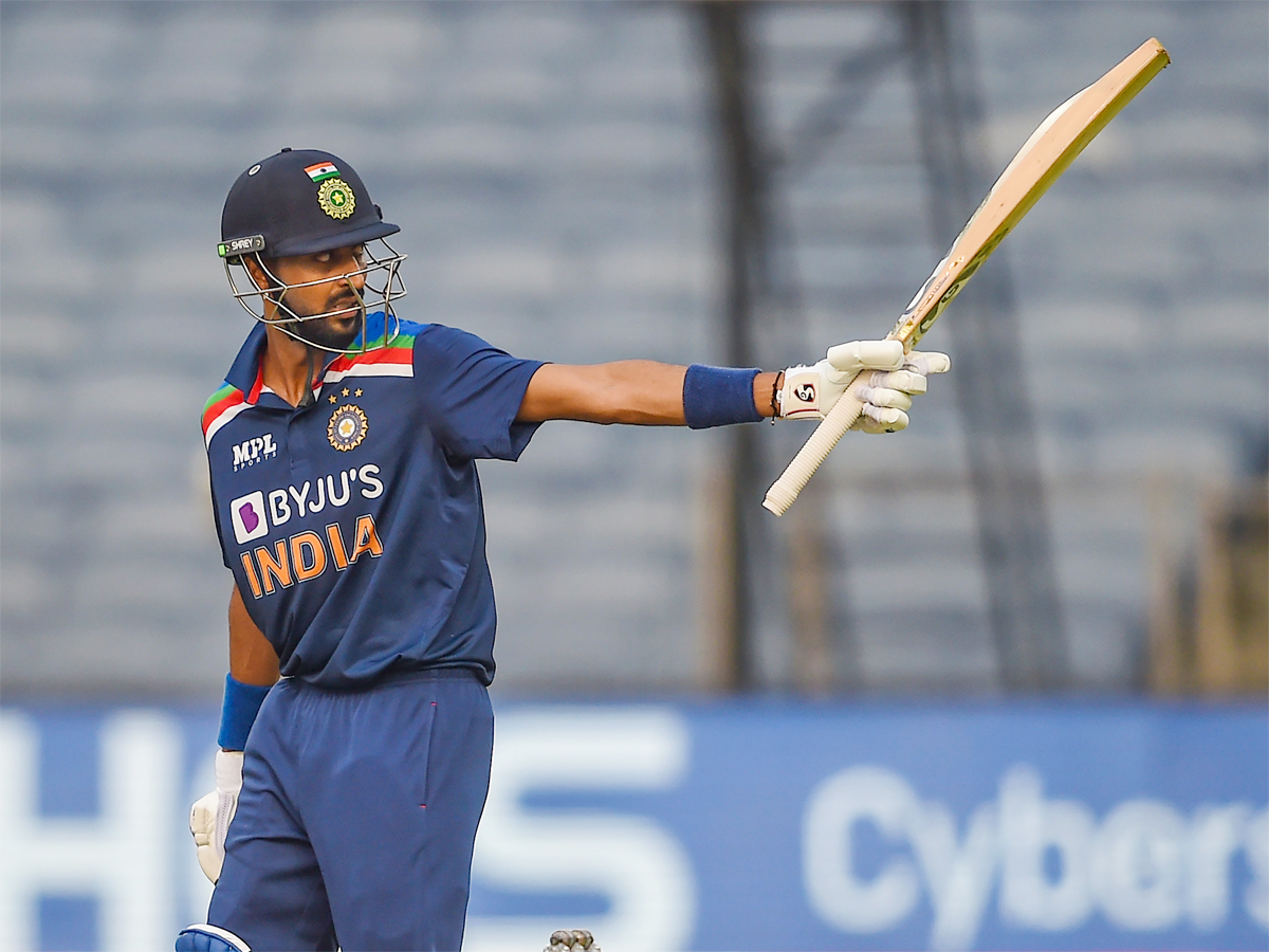 Twitter reacts to ‘fiery debutant’ Krunal Pandya indulging in heated exchange with Tom Curran