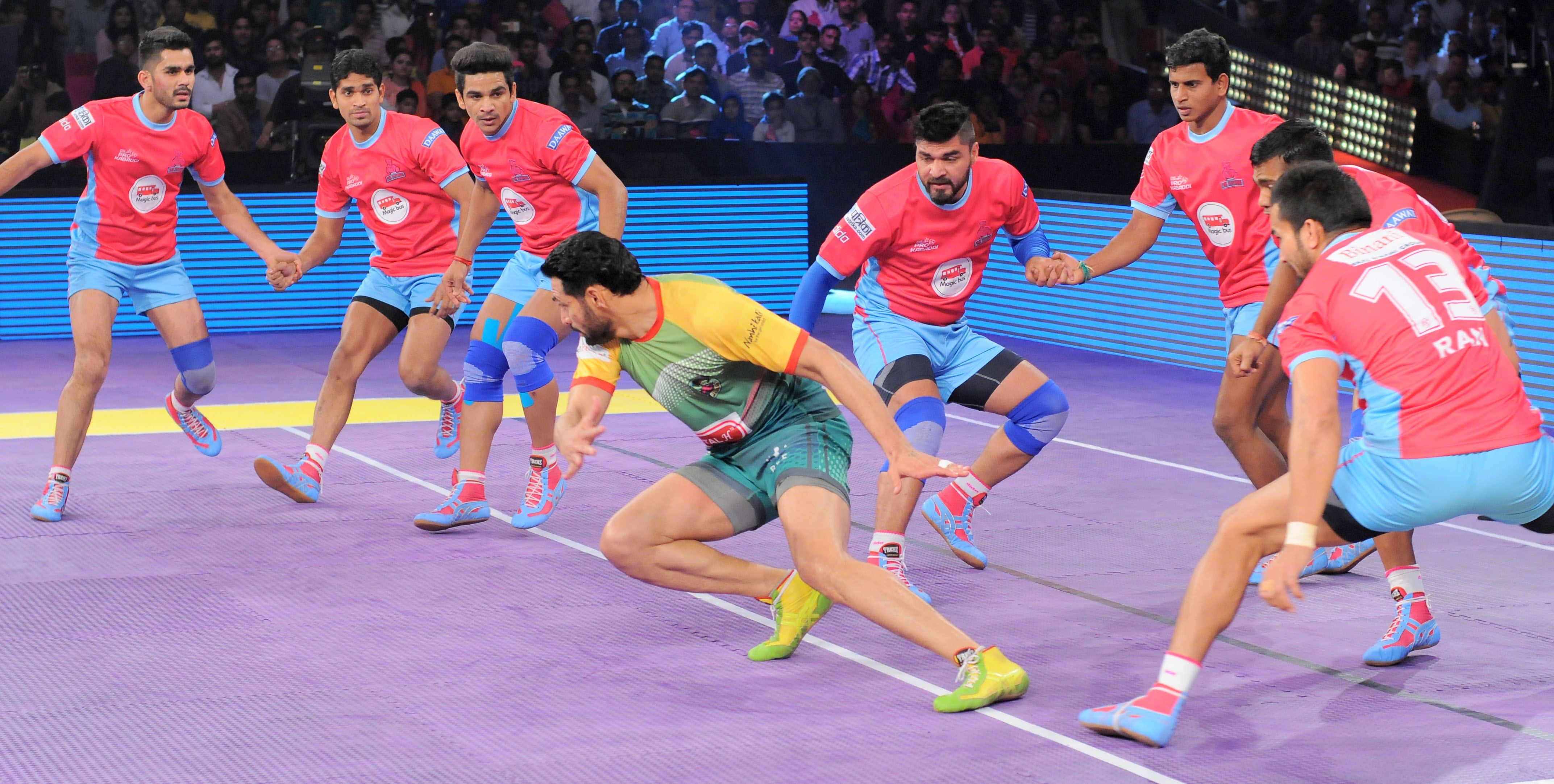 Pro Kabaddi 2016 | Jaipur Pink Panthers defeat Patna Pirates to qualify for play-offs