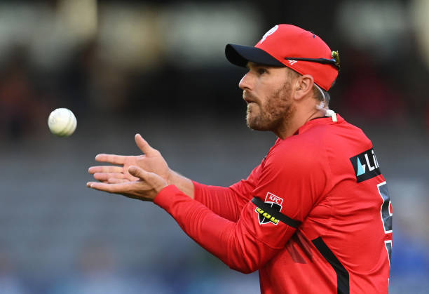 WATCH, BBL 2022 | ‘Honest’ Aaron Finch asks umpires to double-check despite taking excellent diving catch off Daniel Sams