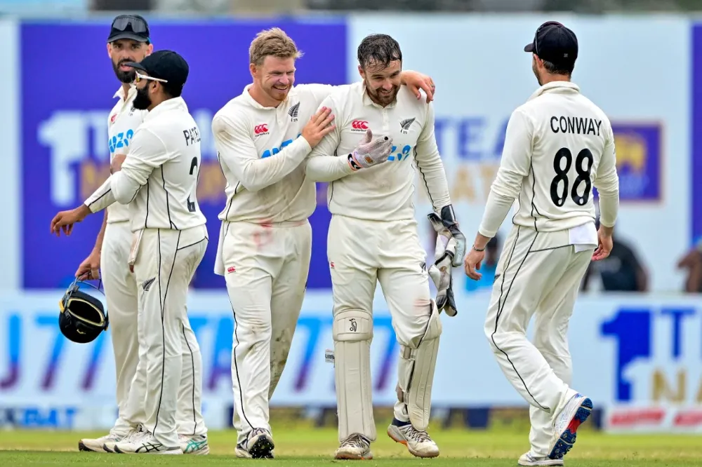 SL vs NZ | Twitter in splits after feathered invader ‘obstructs the field’ to halt Glenn Phillips run-up