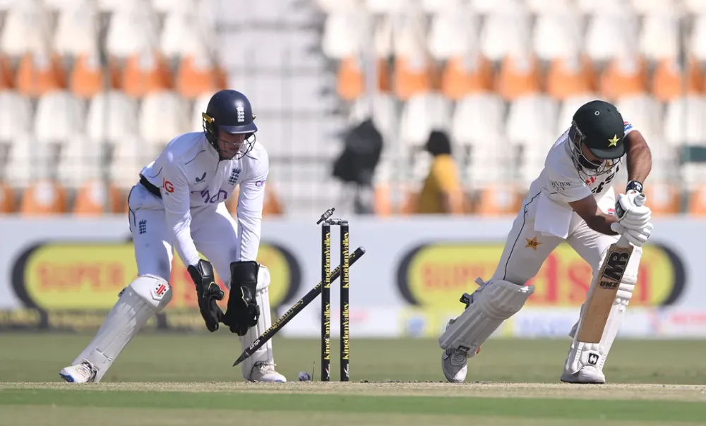 PAK vs ENG | Twitter buzzes as Jack Leach spins out Shafique with a beauty and strikes the first blow