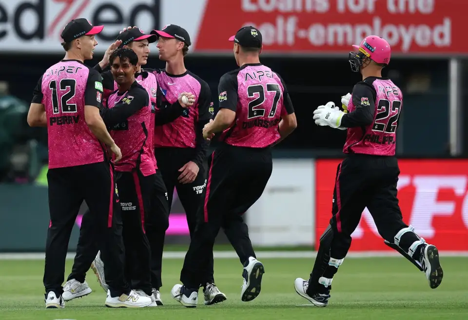 BBL | Twitter in disbelief as giant Jack Edwards defies physics with insane flying take at point  