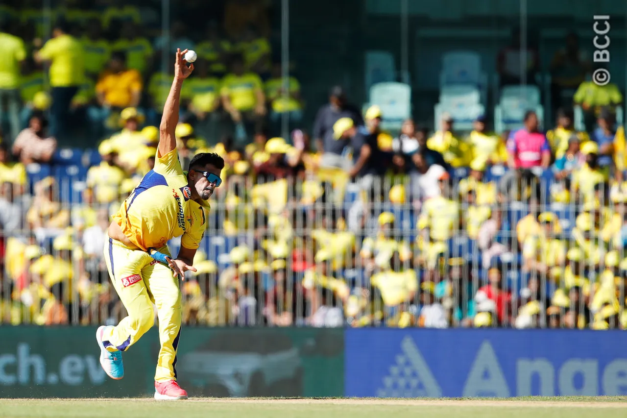 CSK vs RR | Twitter reacts to Jadeja miffed at Theekshana after he casually fails to grab sitter