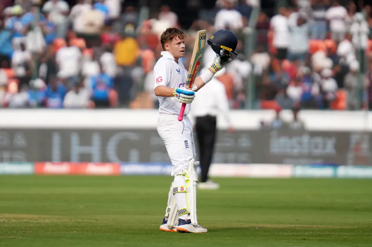 ENG vs SL | Twitter reacts as Pope can’t believe his good fortune after surviving by hair's breadth twice