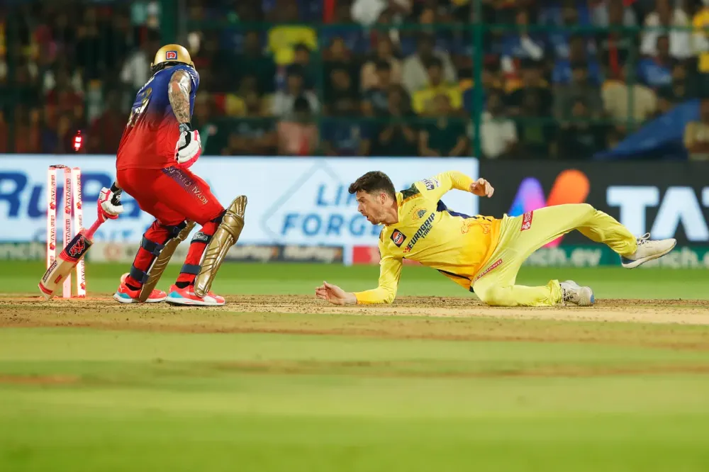 RCB vs CSK | Twitter divided as RCB dugout surprised by Santner’s moment of brilliance removing settled Faf