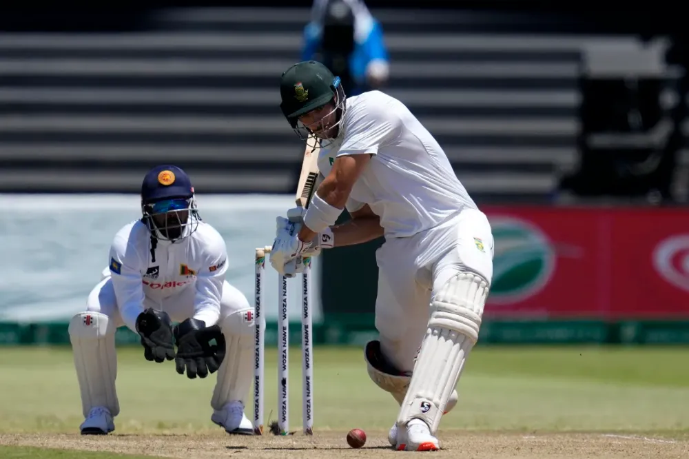 SA vs SL | Twitter reacts to Stubbs' T20 innovation in whites results in flying timber courtesy of Vishwa Fernando