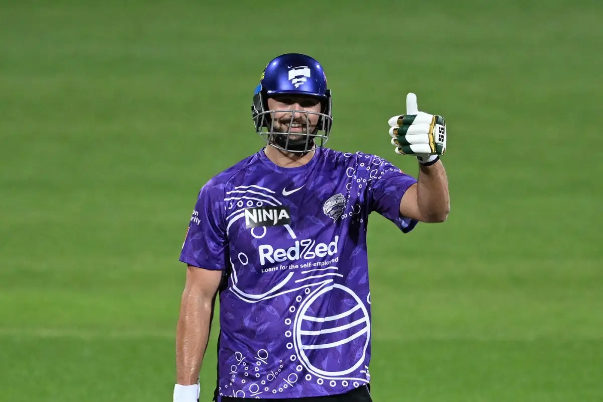 BBL | Hurricanes swirl to top of table with comfortable thumping of timid Thunder