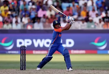 WATCH, IND-W vs NZ-W | Harmanpreet Kaur's six lights the way for India’s batting after top order struggles