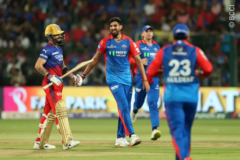 RCB vs DC | Twitter in splits as Ishant Sharma has the last laugh scalping Kohli post banter-filled fourth over