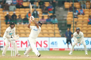 ‌IND vs NZ | Twitter, Rahul, and Kiwis in awe as ‘Pantastic’ Pant blows Southee for colossal top-tier six 