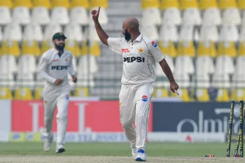 ‌WATCH, PAK vs ENG | Scintillating Sajid nutmegs Potts to castle the timber and claim six-fer