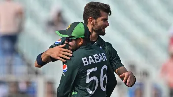 ‌WATCH, AUS vs PAK | Caring Babar Azam turns physio to aid Shaheen Afridi’s bruised thumb