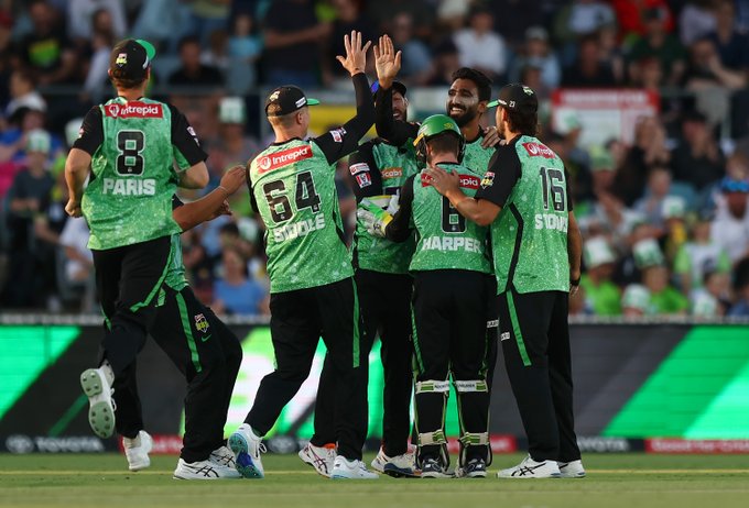 BBL | Twitter reacts to commentators giving Maxwell a reality check as Billings escapes potential runout