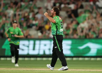 ‌WATCH, BBL | Marcus Stoinis’ favourite bat bisected in halves on Jhye Richardson’s return