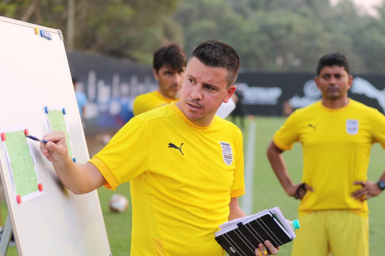 Good teams like Mumbai City FC show their best during bad moments, asserts Sergio Lobera